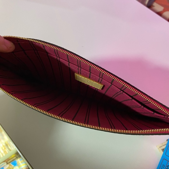 Louis Vuitton wristlet - Picture 3 of 5